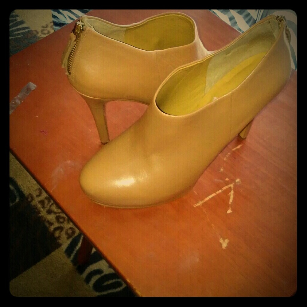 Nine west botties